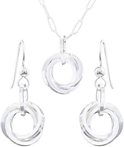 5 Minimalist Jewelry Sets for an Effortlessly Chic Everyday Look