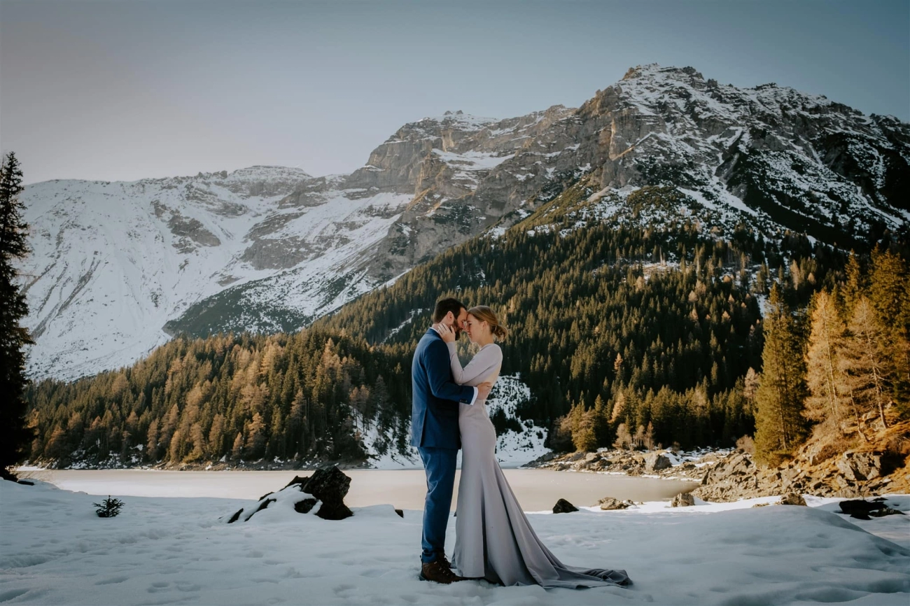 Winter Wedding Accessories Guide 2025 Stylish Cozy Must-Haves