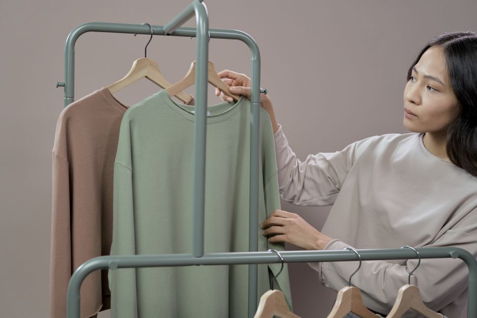 Everlane Vs Quince Quality Basics: Everlane vs. Quince: Which Brand Delivers Better Quality Basics for a Capsule Wardrobe?