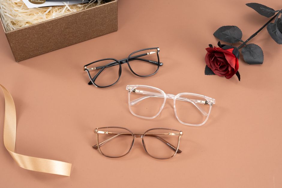 Discover a chic assortment of eyewear with frames on a classic backdrop, perfect for fashion and style inspiration.
